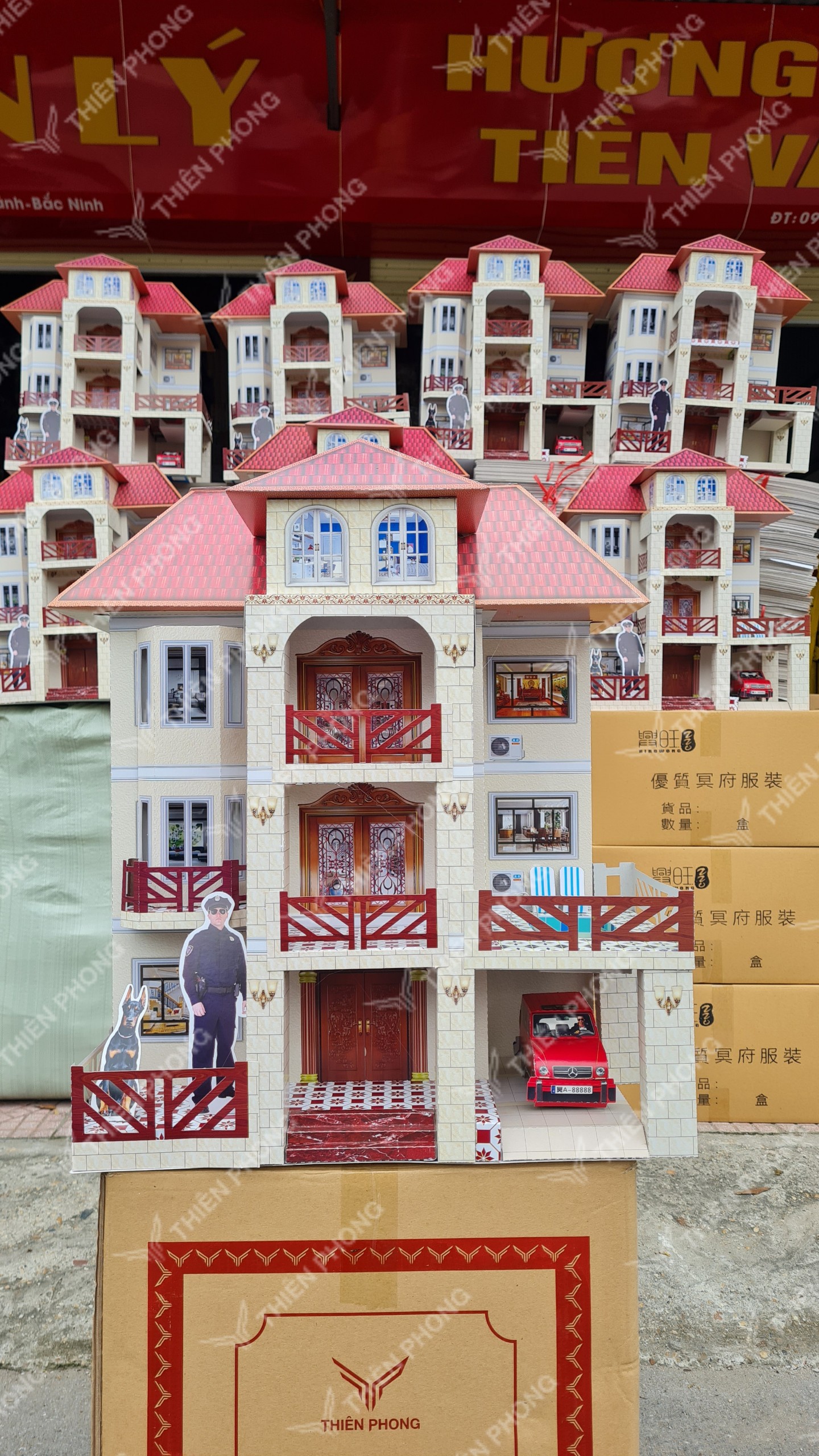 NHÀ TÀU ĐỎ DỰNG