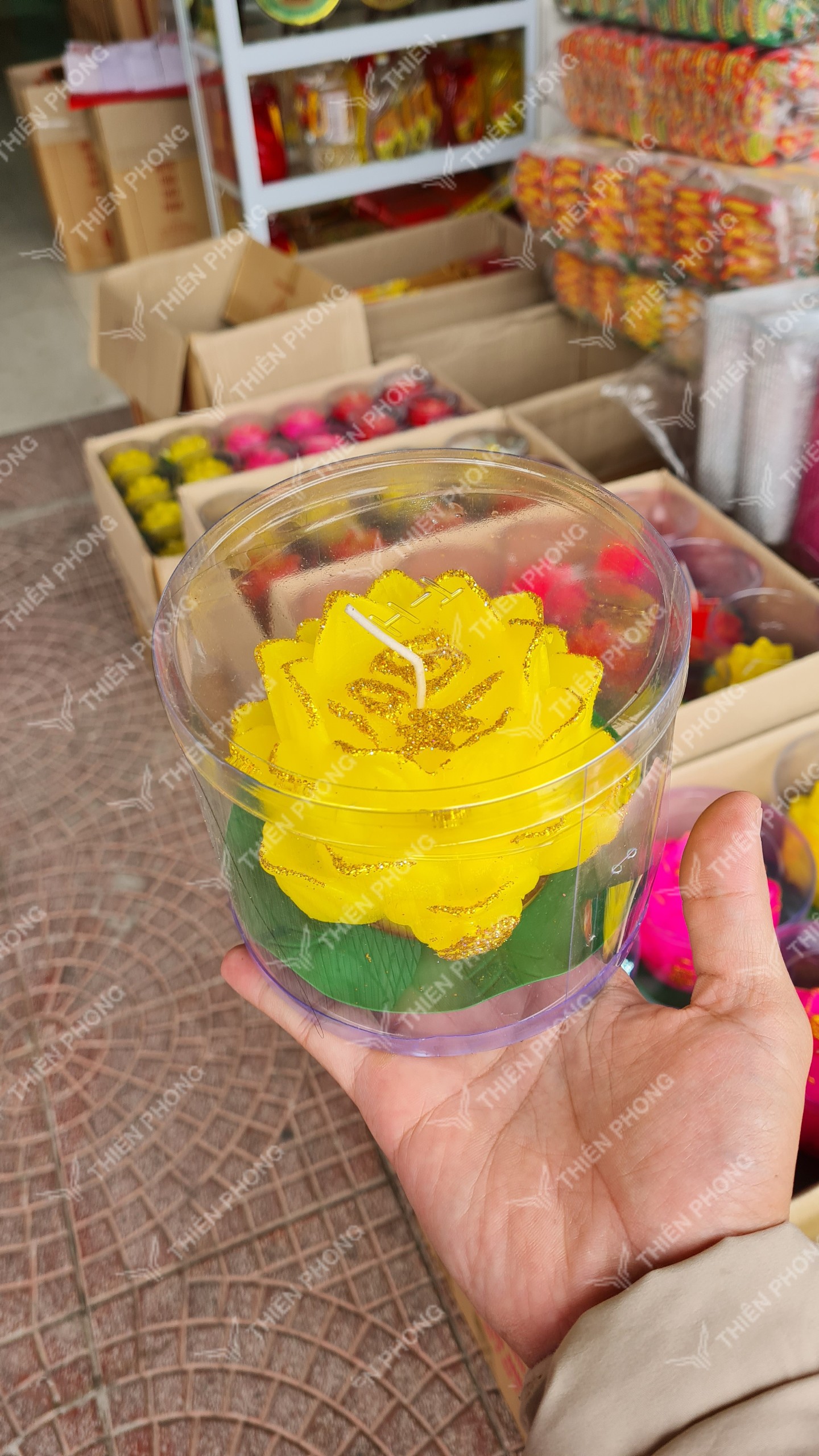 Nến Bình an trung